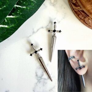 2/$30🌵 Medieval Sword Dagger Earrings Knights Silver Tone Pass Through NEW